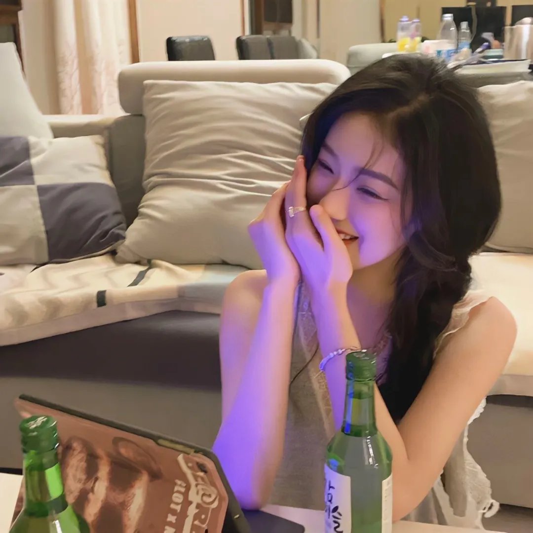 当红主播被曝拖欠片酬，连日来录音棚画面流出